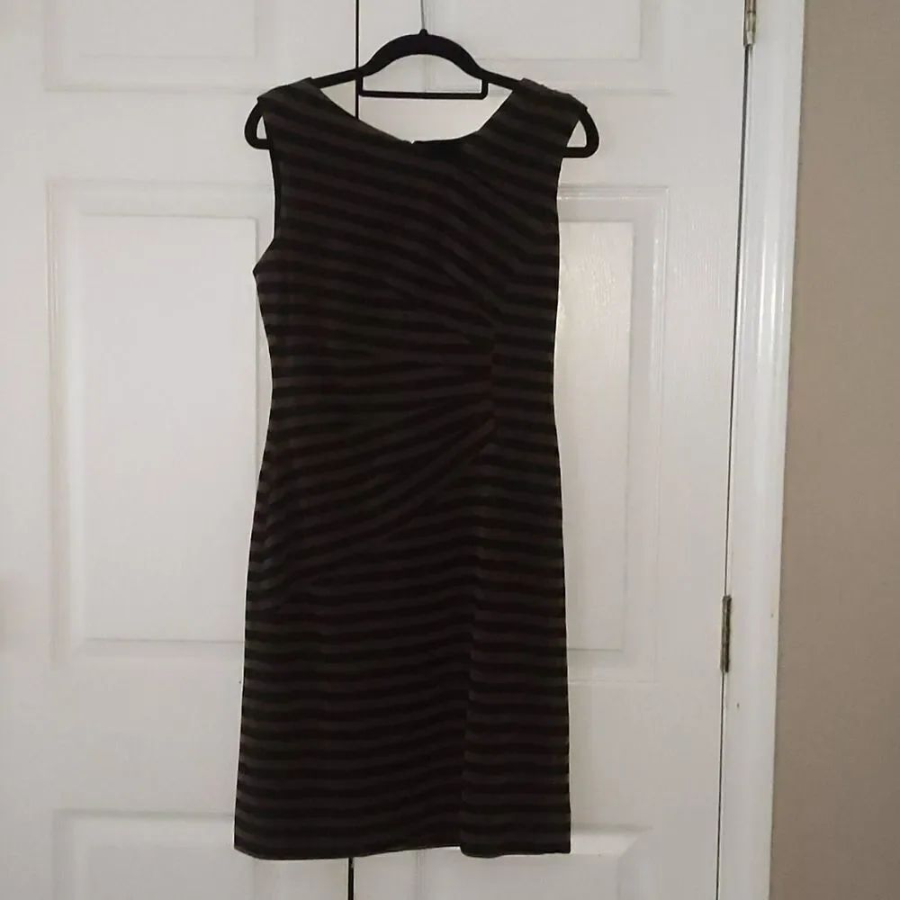 Tahari black and brown striped dress Sz 8P NWOT